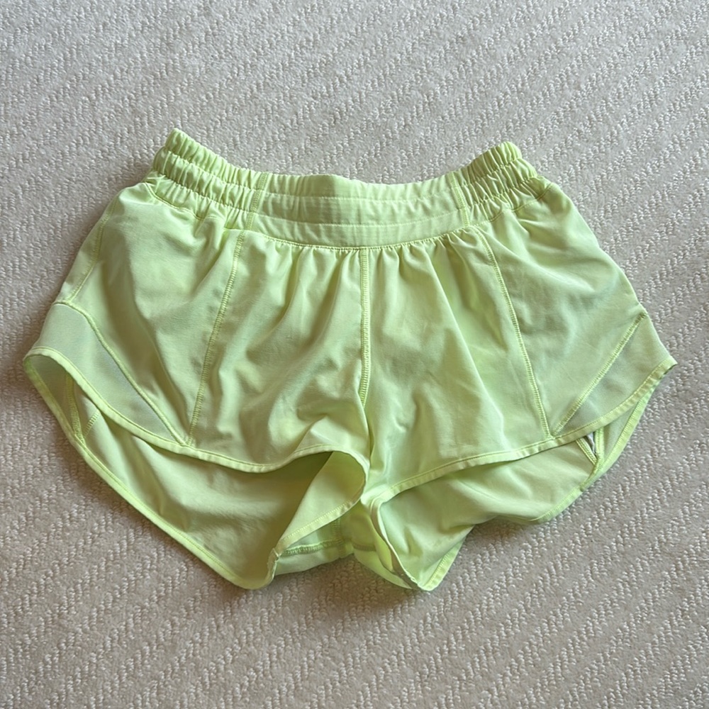 Lululemon Hotty Hot Shorts 2.5 Size 4
